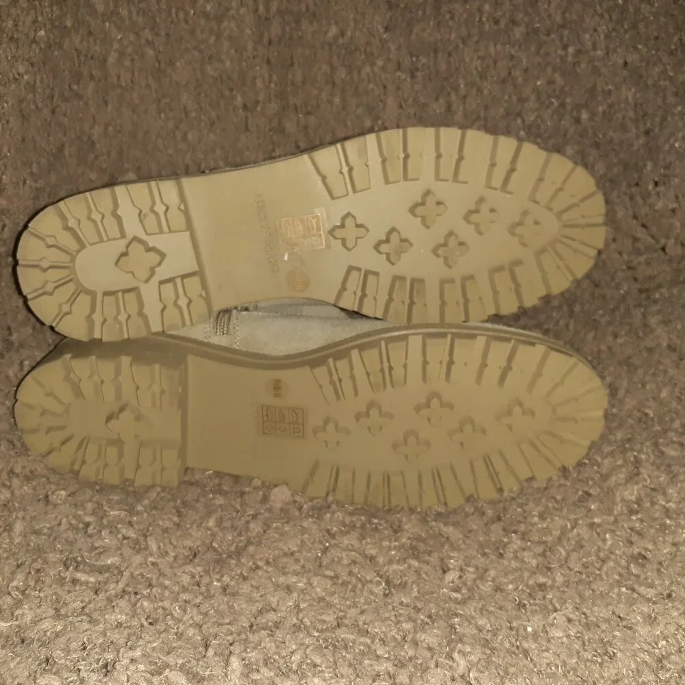 LUCKY BRAND-Hazyl-Tan/Beige Suede-Lug Sole Ankle Boots-Sz 9.5-Excellent - Picture 8 of 8